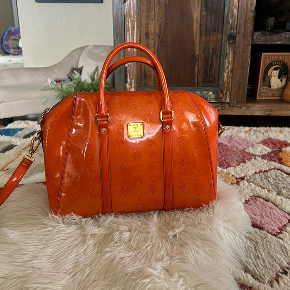 Gorgeous MCM handbag with Crossbody strap - Picture 1 of 8